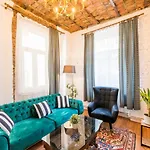 By Galata- Historical And Modern Apartment