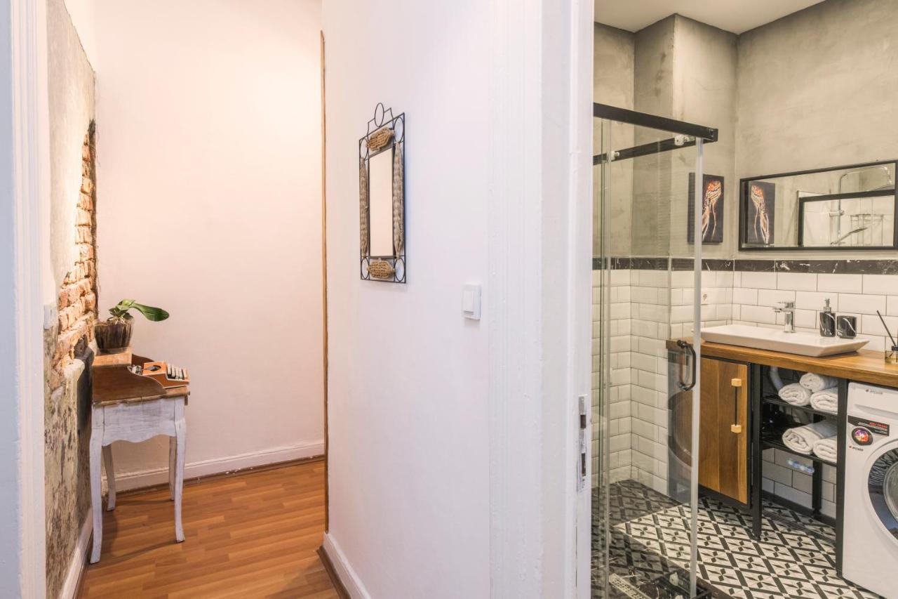 By Galata- Historical And Modern Appartamento *